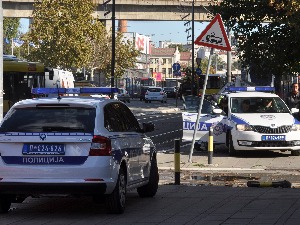 Несрећа на Вождовцу – сунчао се на симсу, пао са осмог спрата