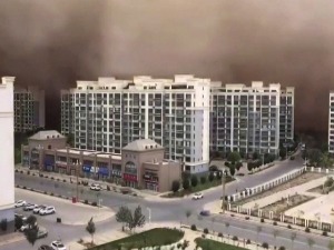 Пешчана олуја "прогутала" град на северозападу Кине