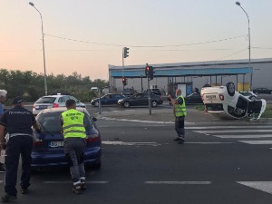 Судар два аутомобила у Београду, једна особа повређена 