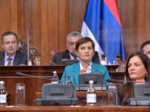 Премијерка и министри одговарали посланицима, Брнабић: Радницима "Геокса" ћемо наћи боља радна места