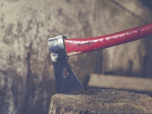 Београђанин потегао секиру због свађе у саобраћају   