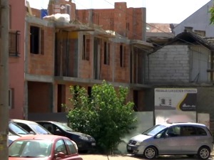 Урушавање станова у Новом Саду – три године без крова над главом, суђење још на почетку