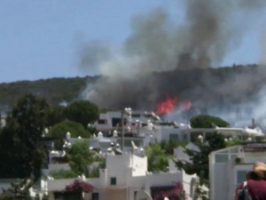 Пожари на Родосу и у Турској - о ситуацији у летовалиштима говоре туристички водичи из Србије