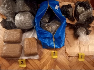 Ухапшен мушкарац са осам килограма марихуане