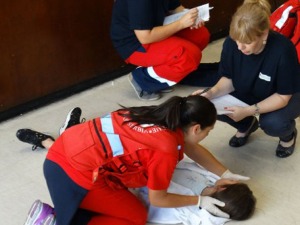 Како пружити прву помоћ повређеној особи - шта смемо, а шта не смемо да радимо