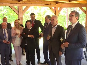 Вучић са политичким представницима из Републике Српске и делом опозиције