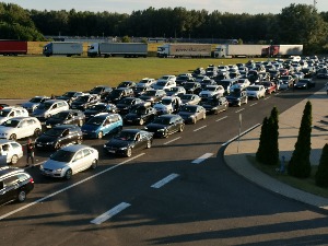 Километарске колоне на Хоргошу, на излаз из Србије чека се најмање четири сата