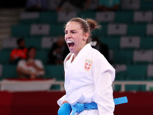 Златна каратисткиња Јована Прековић!