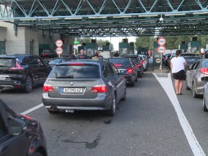 Даноноћне гужве на Хоргошу у смеру ка Мађарској, за викенд отворено 13 трака