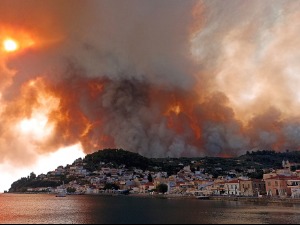 Конзул Србије у Атини: Евакуисано 200 српских туриста из места Пефки на Евији