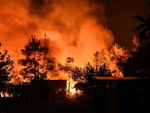 Матић: Почиње измештање свих српских туриста са Евије на безбедне локације