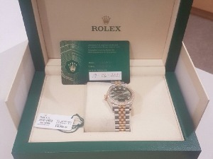 На Аеродрому "Никола Тесла" заплењена фирмирана роба и луксузни сатови