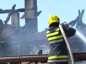 Запалила се кафана код Пожаревца, пожар кренуо од роштиља