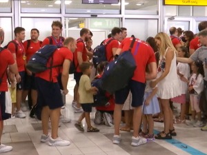 Јована Прековић, кошаркашице и ватерполисти дочекани на аеродрому у Београду