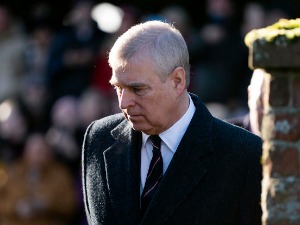 Принц Ендру оптужен за силовање, тужба поднета суду у Њујорку