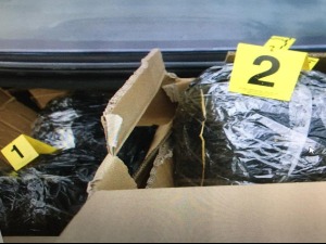 У Гњилану ухапшене три особе са 11 килограма марихуане и два пиштоља