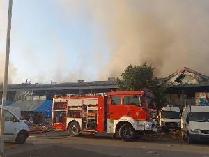 Пожар на Новом Београду под контролом, догашавање ће трајати данима