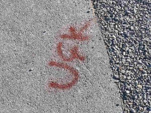 У центру Грачанице исписани графит "УЧК"