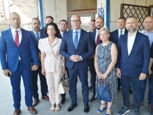 Српска листа предала списак кандидата за председнике општина и одборнике на КиМ