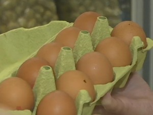 Шта када при куповини у паковању нађете разбијено јаје – колико то може бити опасно