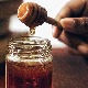Зашто багремов мед кошта као суво злато – за килограм потребно 1.800 динара