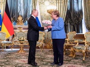 Ангела Меркел у опроштајној посети Русији, почели разговори са Путином