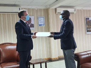 Замбији од Србије 50.000 доза вакцина против ковида