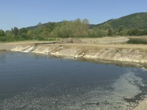 Трстеник кубури са водом, назире ли се крај проблемима
