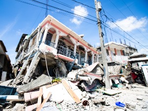 Број жртава земљотреса на Хаитију порастао на 2.207, нестале 344 особе