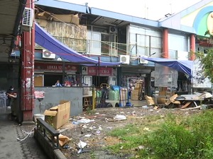 После пожара у Кинеском тржном центру – рачунају се губици, али власници не желе да оду