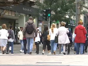 Млади у Србији одлазе од родитеља тек када закораче у четврту деценију – зашто тако касно