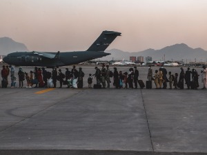 Бег из Кабула, “Блеквотер” поново вози
