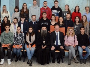 Патријарх Порфирије преко "Привредника" помаже студенте у Хрватској