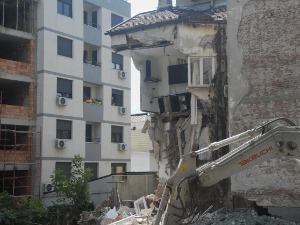 Проширује се истрага за урушавање зграде у Видовданској