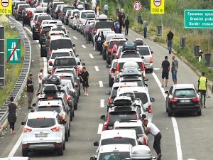 Непрегледне колоне на Хоргошу, гужве и на Батровцима и Прешеву