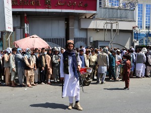 Талибани се суочавају са економским проблемима, очекује се формирање владе, САД не искључују сарадњу