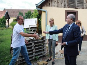 Кркобабић посетио породице које су добиле бесповратна средства за куповину сеоских кућа