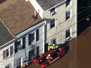 Расте број жртава "Иде" у Њујорку и Њу Џерзију, стотине евакусане из метроа