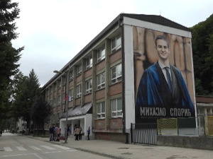 Школа у Мајданпеку носи име по прерано преминулом младом физичару: Мурал на ОШ "Михајло Спорић"