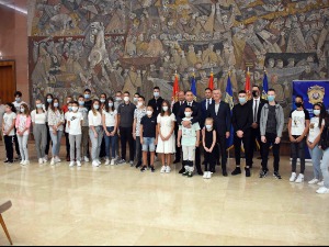 Деци погинулих и рањених припадника МУП-а уручени поклони 