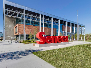 Сенека колеџ у Канади: Вакцинација или онлајн настава