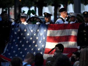 Комеморација у Њујорку почела минутом ћутања, прочитана имена погинулих