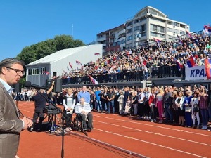 Вучић у Краљеву: Градимо ауто-пут, стизаћете за сат и по до Београда