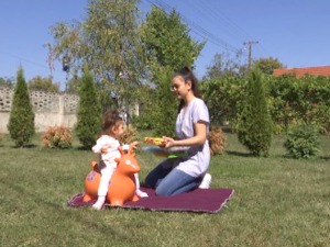 После терапије најскупљим леком, мала Миња се вратила кући – како тече њен опоравак 