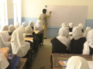 Повратак у клупе после бомби – учионице поприште најважније битке у Авганистану