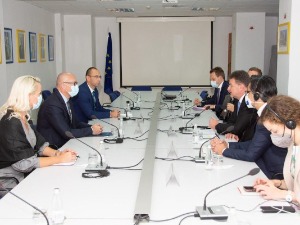 Ракић и Симић са Лајчаком о проблемима Срба на Косову и Метохији