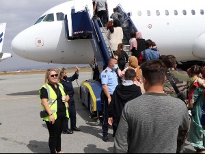 Приштина, почело пресељење избеглица из Авганистана у Велику Британију