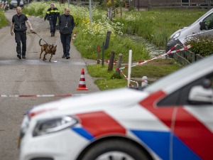 Холандија – гађао пролазнике самострелом, убијене две особе