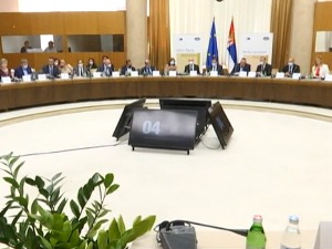 Власт очекује приближавање ставова, део опозиције најавио напуштање међустраначког дијалога