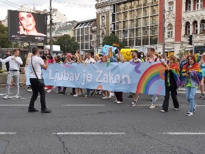 Парада поноса у Београду, шетња централним градским улицама прошла без инцидената